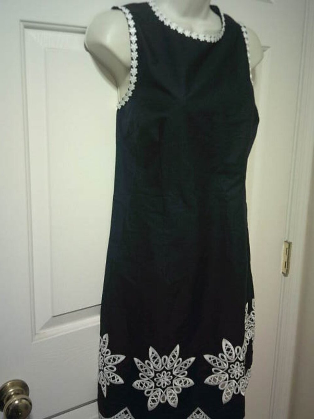 NEW NANETTE LEPORE SIZE S/P SLEEVELESS SHORT DRESS EMBROIDERED WHITE FLOWERS 👩